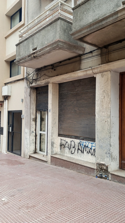 Local Comercial ID.6606 - Amplio Local En Ciudad Vieja Se Escuchan ofertas 