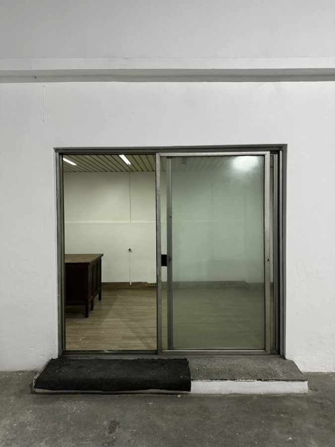 Local Comercial ID.12277 - Alquiler Local Comercial 300m2 Con 1 Oficina 1 Baño Centro
