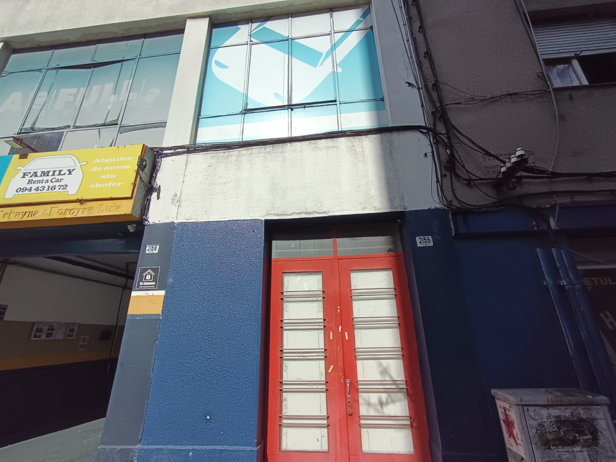 Local Comercial ID.12925 - Alquiler De Local Comercial Excelente Ubicación Sin Gastos Comunes En Tres Cruces