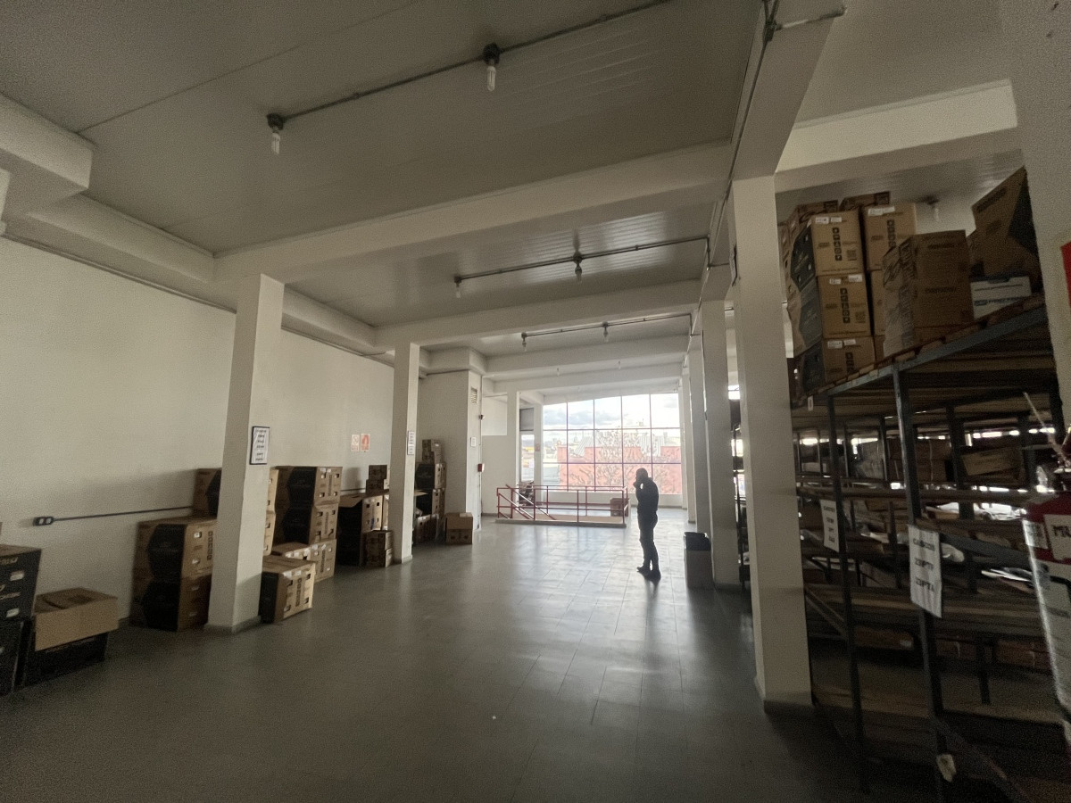 Local Comercial ID.4894 - Alquiler Gran Local Comercial 3 Pisos Pleno Centro Depósito