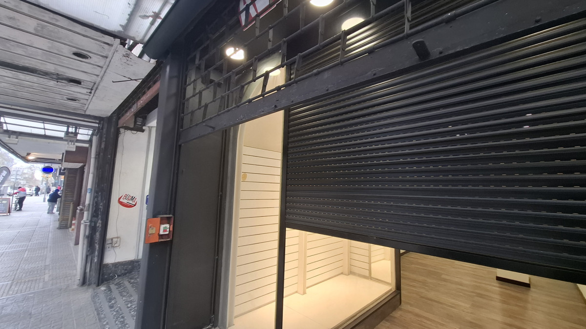 Local Comercial ID.13030 - Alquiler De Local Comercial Al Frente Excelente Ubicación Sin Gastos Comunes En Centro