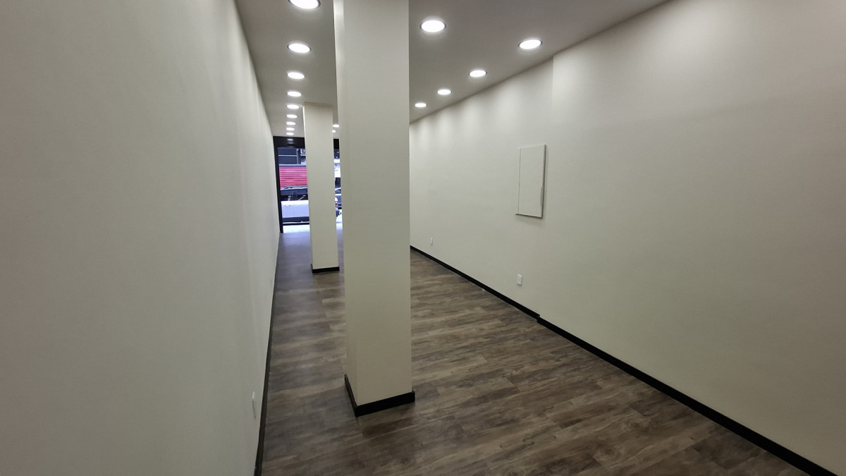 Local Comercial ID.13030 - Alquiler De Local Comercial Al Frente Excelente Ubicación Sin Gastos Comunes En Centro