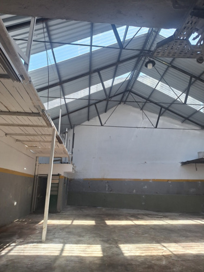 Local Comercial ID.11390 - Alquiler local semindustrial 