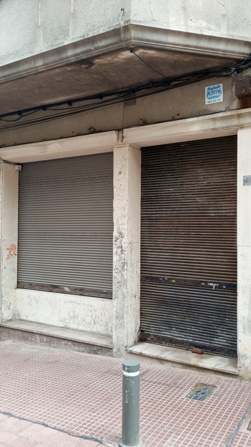 Local Comercial ID.6627 - Alquiler De Local 220m2 Al Frente 2 Baños En Ciudad Vieja