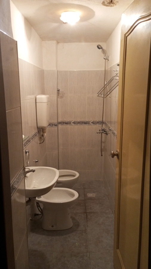 Local Comercial ID.6627 - Alquiler De Local 220m2 Al Frente 2 Baños En Ciudad Vieja