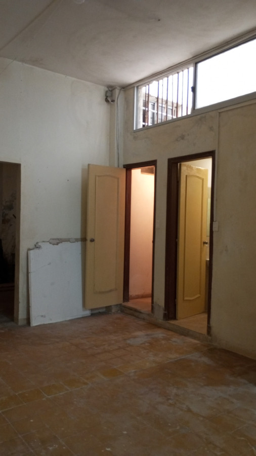 Local Comercial ID.6627 - Alquiler De Local 220m2 Al Frente 2 Baños En Ciudad Vieja