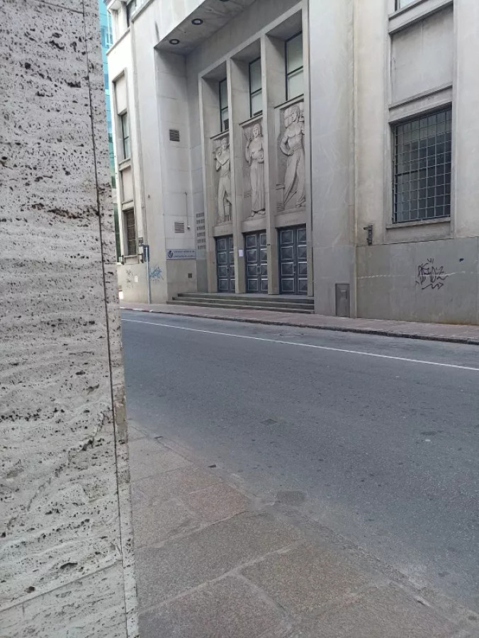 Local Comercial ID.7099 - Alquiler Local Comercial 184 Metros Cuadrados Ciudad Vieja