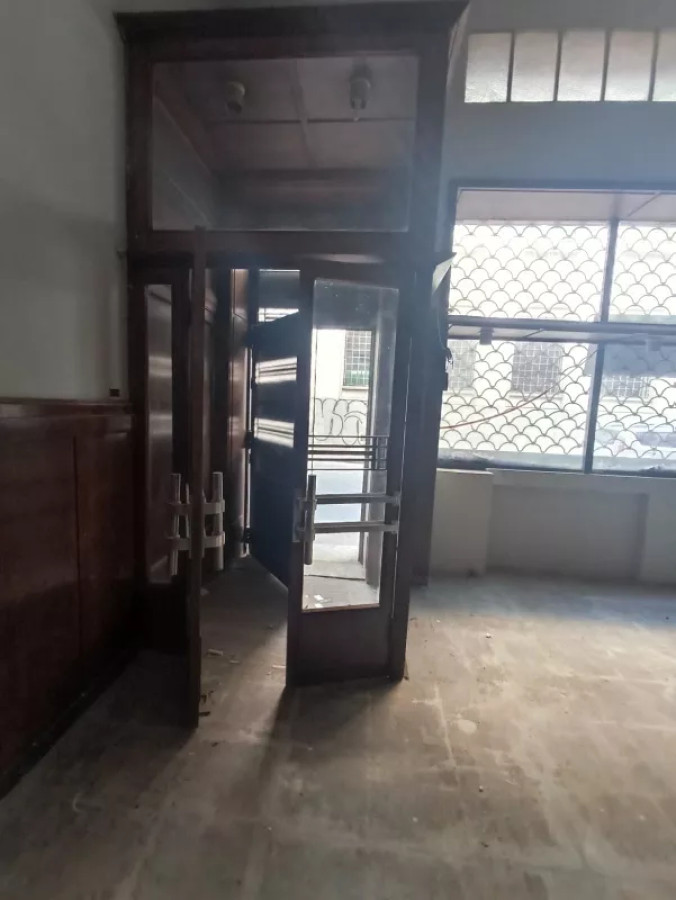 Local Comercial ID.7166 - Hermoso Local Comercial En Ciudad Vieja Muy Amplio