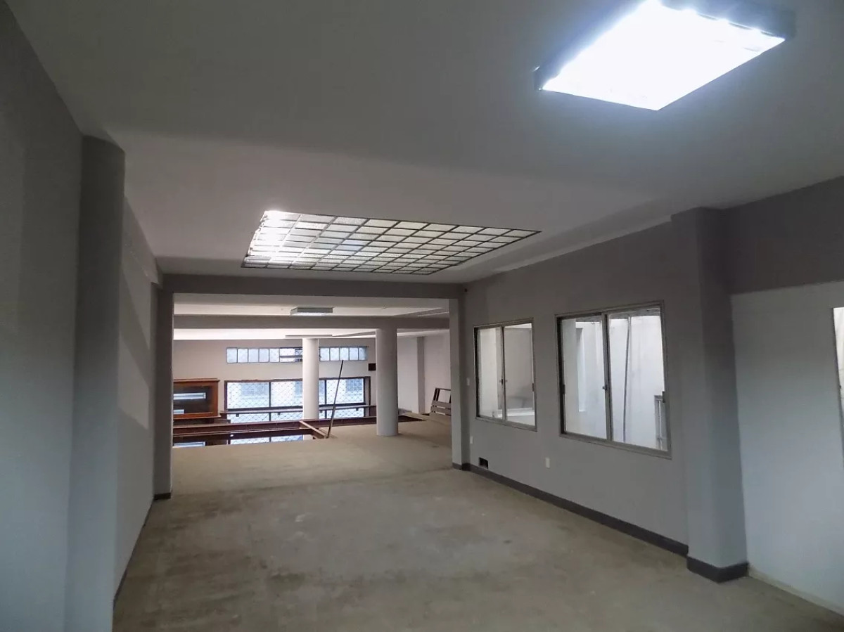 Local Comercial ID.7166 - Hermoso Local Comercial En Ciudad Vieja Muy Amplio