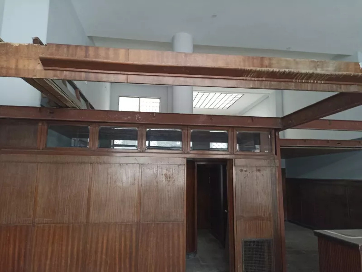 Local Comercial ID.7166 - Hermoso Local Comercial En Ciudad Vieja Muy Amplio