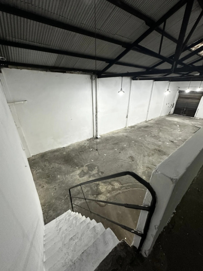 Local Comercial ID.12277 - Alquiler Local Comercial 300m2 Con 1 Oficina 1 Baño Centro