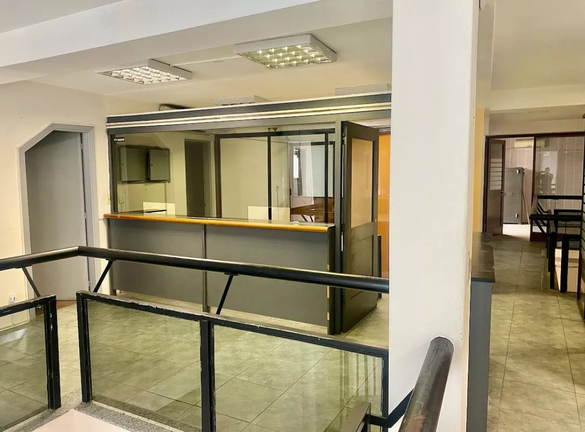 Local Comercial ID.8817 - Venta De Edificio Con Locales Y Oficinas Oportunidad Para Inversores!!