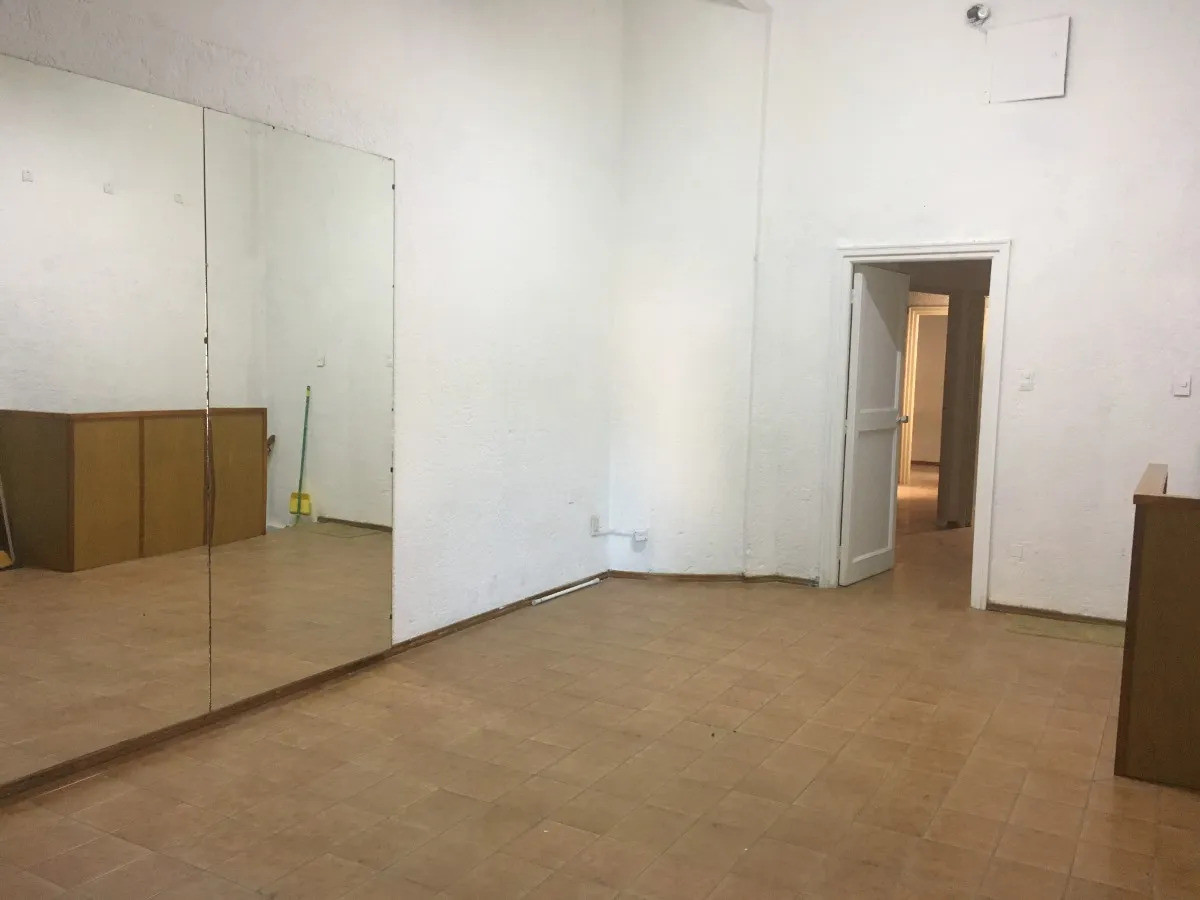 Local Comercial ID.12902 - Alquiler Local Comercial Excelente Ubicación Aquiles Lanza Y Durazno Sin Gastos Comunes En Centro