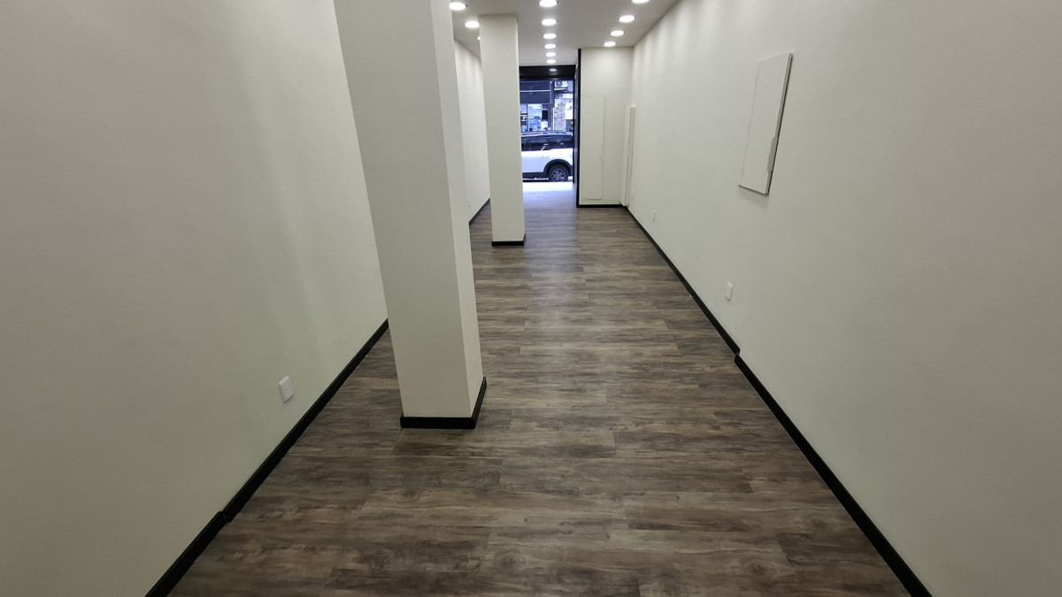 Local Comercial ID.13030 - Alquiler De Local Comercial Al Frente Excelente Ubicación Sin Gastos Comunes En Centro