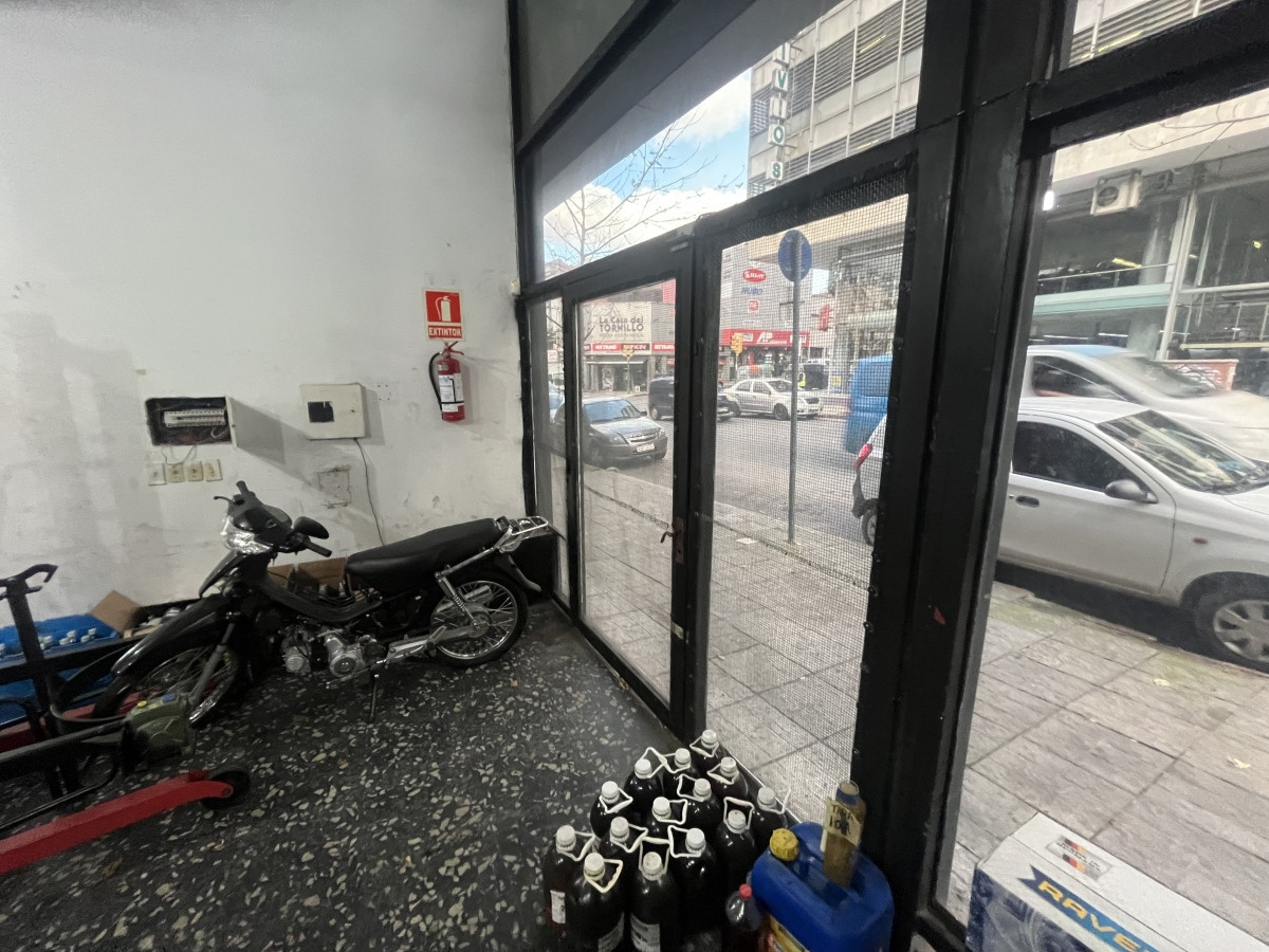 Local Comercial ID.4894 - Alquiler Gran Local Comercial 3 Pisos Pleno Centro Depósito