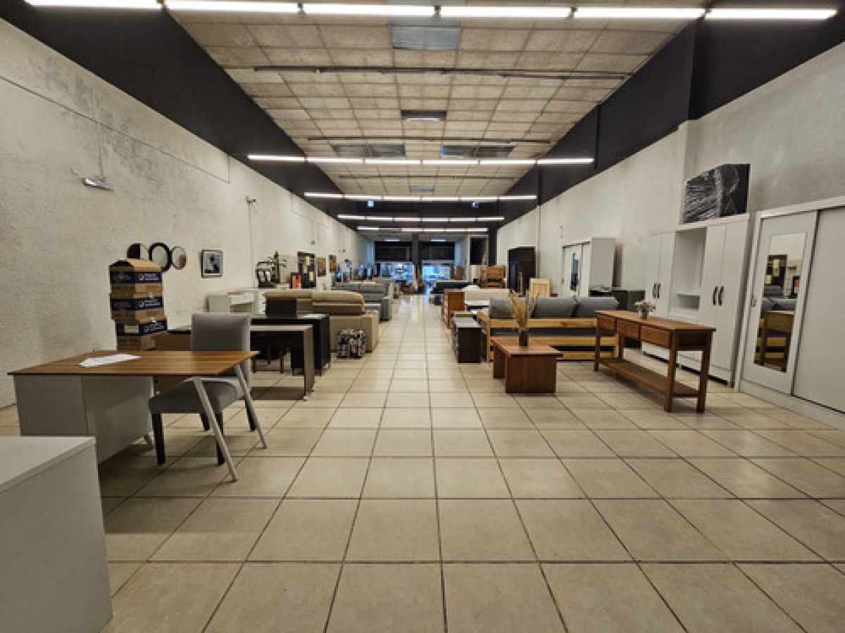 Local Comercial ID.12310 - Alquiler Local Comercial 385m2 Sobre Avenida En Goes