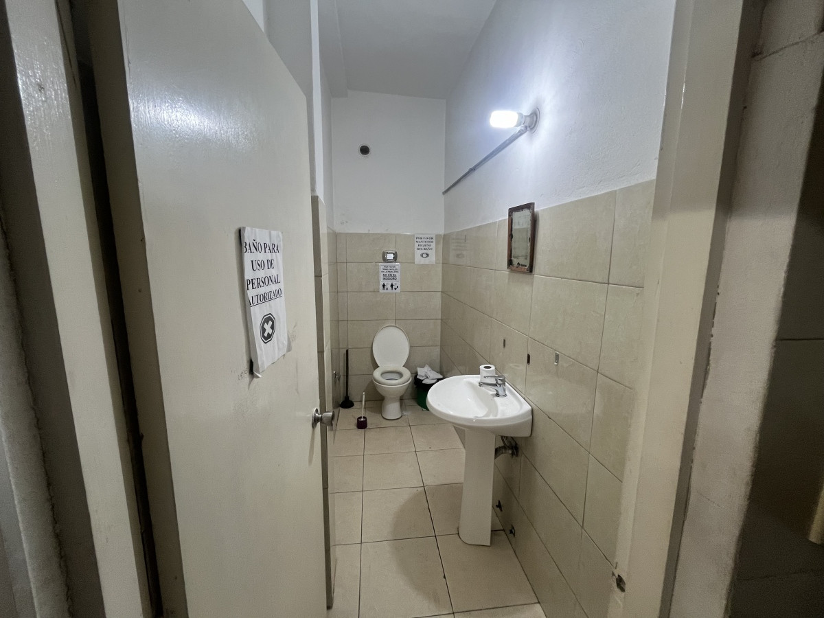 Local Comercial ID.4894 - Alquiler Gran Local Comercial 3 Pisos Pleno Centro Depósito