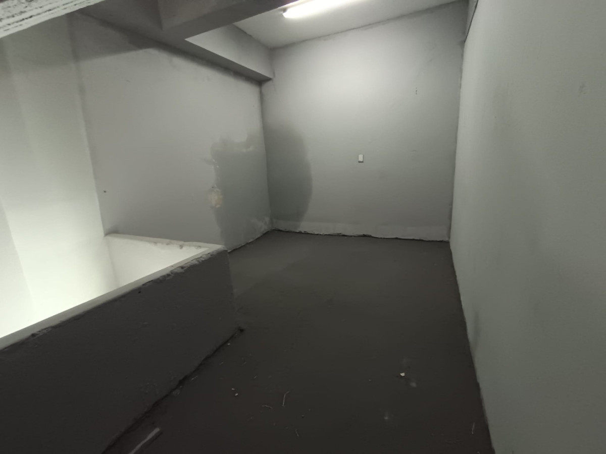 Local Comercial ID.12925 - Alquiler De Local Comercial Excelente Ubicación Sin Gastos Comunes En Tres Cruces