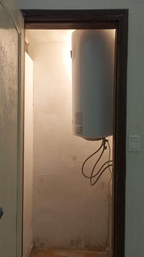 Local Comercial ID.6606 - Amplio Local En Ciudad Vieja Se Escuchan ofertas 