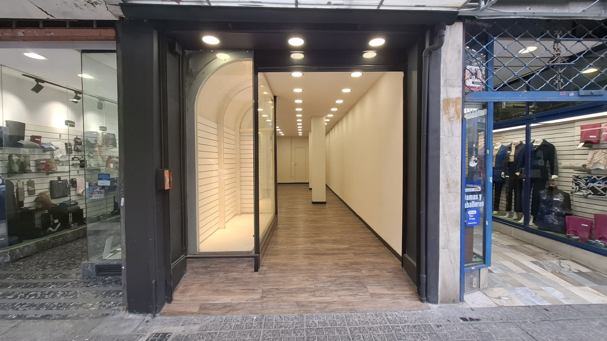 Local Comercial ID.13030 - Alquiler De Local Comercial Al Frente Excelente Ubicación Sin Gastos Comunes En Centro