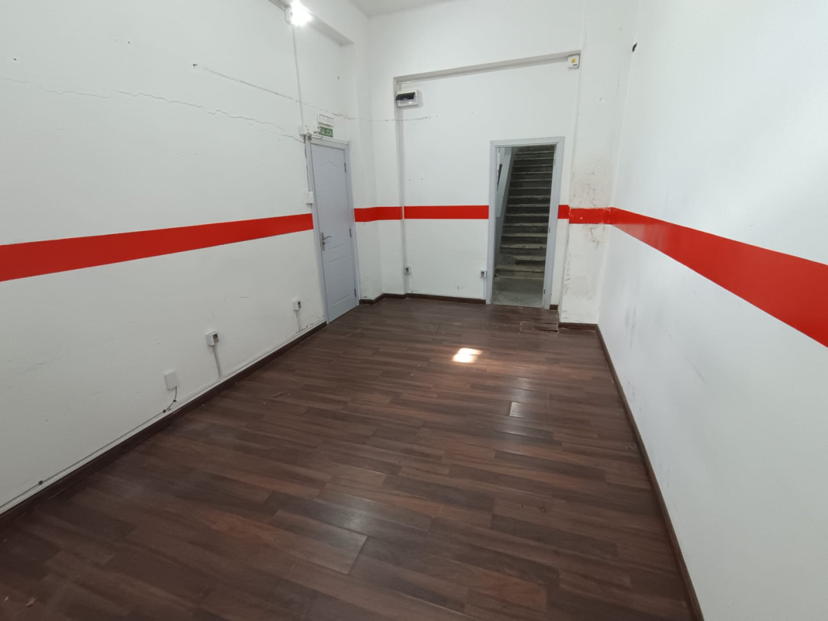 Local Comercial ID.12925 - Alquiler De Local Comercial Excelente Ubicación Sin Gastos Comunes En Tres Cruces