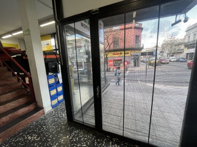 Alquiler Gran Local Comercial 3 Pisos Centro Con Depósito