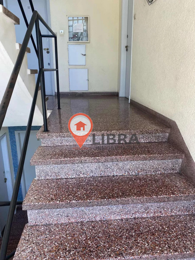 Apartamento ID.8824 - Venta Apartamento 2 Dormitorios Terraza Con Renta En Mercado Modelo