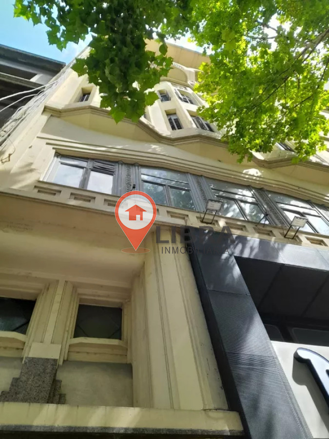 Apartamento ID.8533 - Lindo Apartamento De 5 Dorm 2 Baños Con Balcón 
