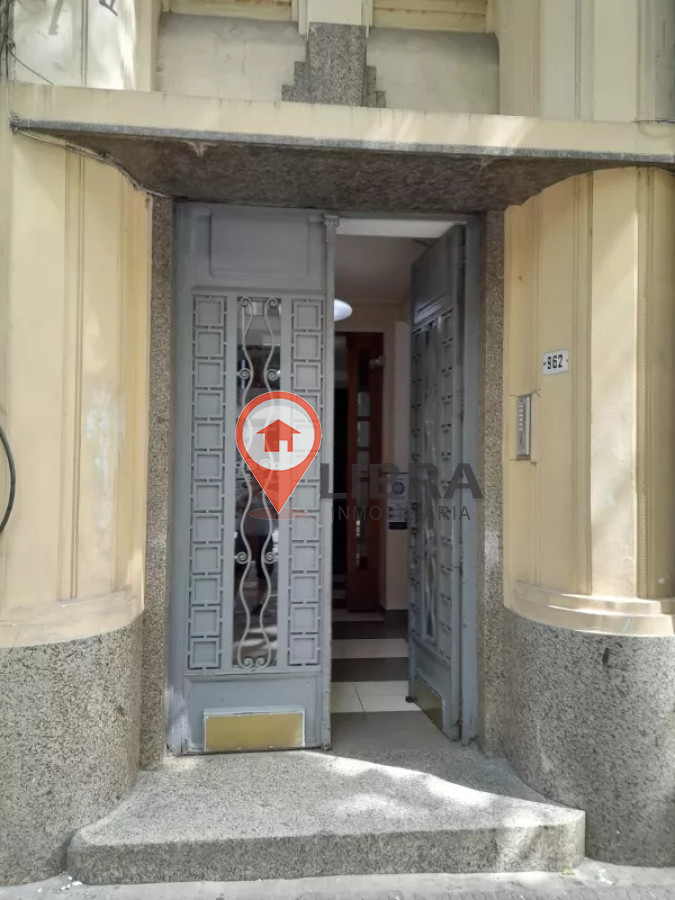 Apartamento ID.8533 - Lindo Apartamento De 5 Dorm 2 Baños Con Balcón 