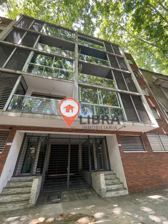 Apartamento ID.8136 - Alquiler Apartamento De 1 Dormitorio Con Cochera En Centro