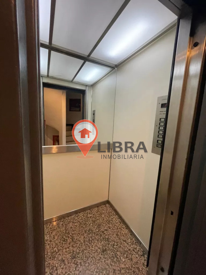 Apartamento ID.8136 - Alquiler Apartamento De 1 Dormitorio Con Cochera En Centro