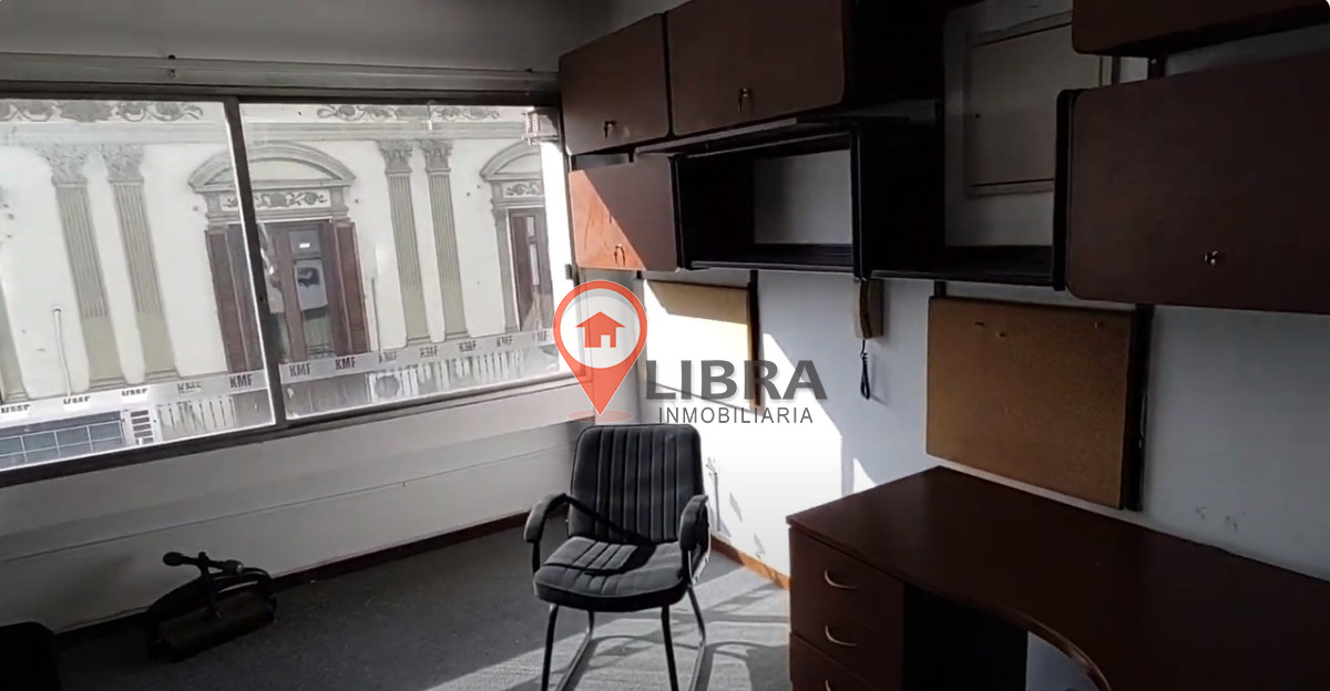 Oficina ID.3173 - HERMOSA OFICINA! MUY LUMINOSA EN CIUDAD VIEJA, BAÑO Y COCINA!