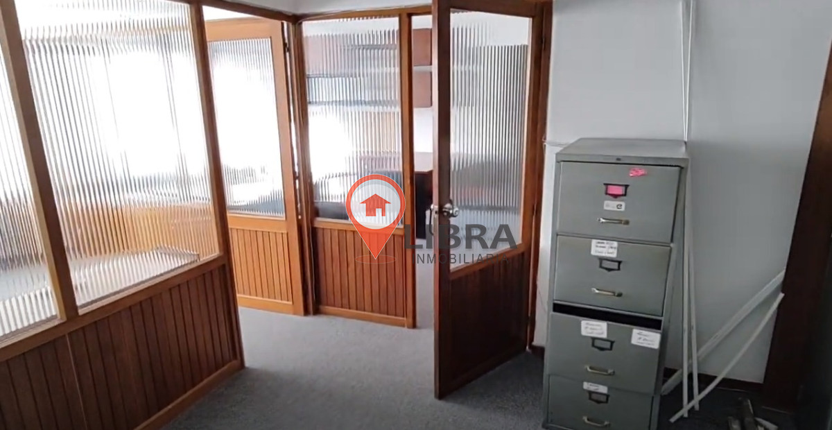 Oficina ID.3173 - HERMOSA OFICINA! MUY LUMINOSA EN CIUDAD VIEJA, BAÑO Y COCINA!