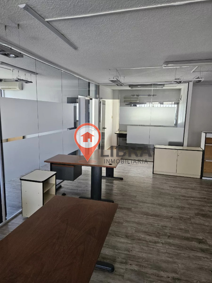 Oficina ID.7512 - Alquiler Amplia Oficina A Nuevo Con 5 Privados Ciudad Vieja