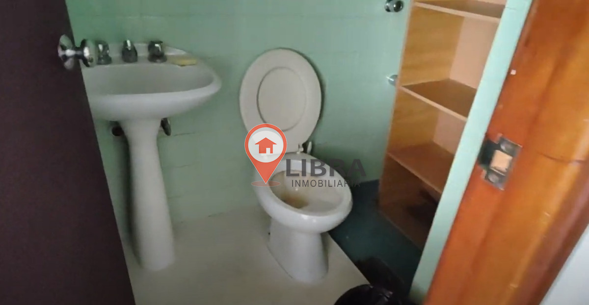 Oficina ID.3173 - HERMOSA OFICINA! MUY LUMINOSA EN CIUDAD VIEJA, BAÑO Y COCINA!