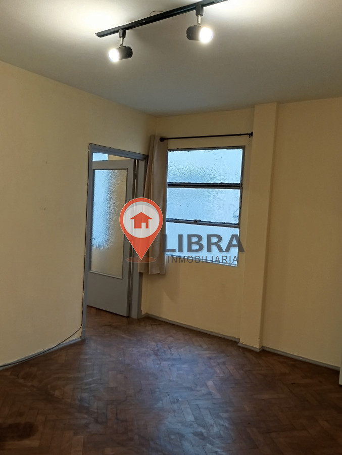Oficina ID.1393 - Oficina Alquiler Y Venta 1 Baño Ciudad Vieja 32 Metros 