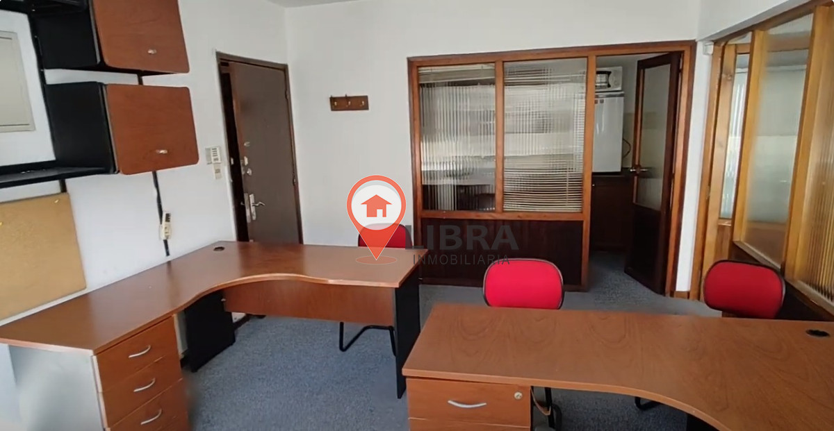 Oficina ID.3173 - HERMOSA OFICINA! MUY LUMINOSA EN CIUDAD VIEJA, BAÑO Y COCINA!
