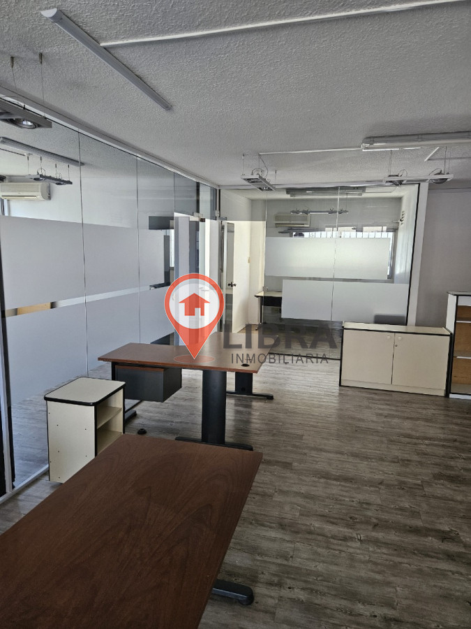 Oficina ID.7512 - Alquiler Amplia Oficina A Nuevo Con 5 Privados Ciudad Vieja