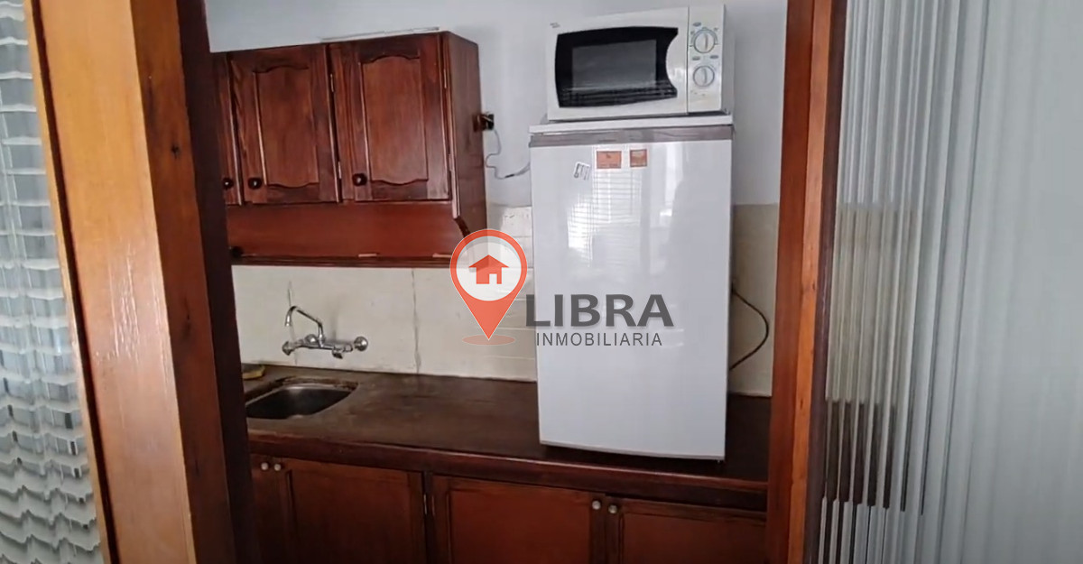 Oficina ID.3173 - HERMOSA OFICINA! MUY LUMINOSA EN CIUDAD VIEJA, BAÑO Y COCINA!