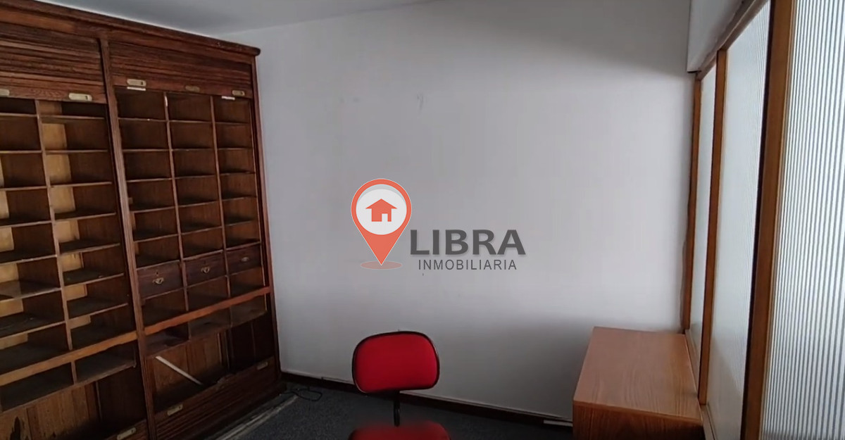 Oficina ID.3173 - HERMOSA OFICINA! MUY LUMINOSA EN CIUDAD VIEJA, BAÑO Y COCINA!