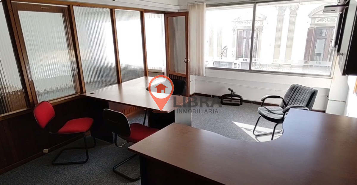 Oficina ID.3173 - HERMOSA OFICINA! MUY LUMINOSA EN CIUDAD VIEJA, BAÑO Y COCINA!