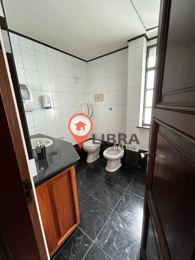 Oficina ID.10378 - Alquiler De Oficina En Casona Excelente Estado Zona Pocitos
