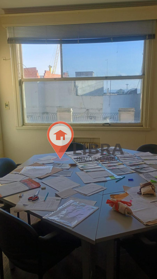 Oficina ID.6219 - Gran Oportunidad Para Inversores. Venta de Oficinas. Ciudad Vieja