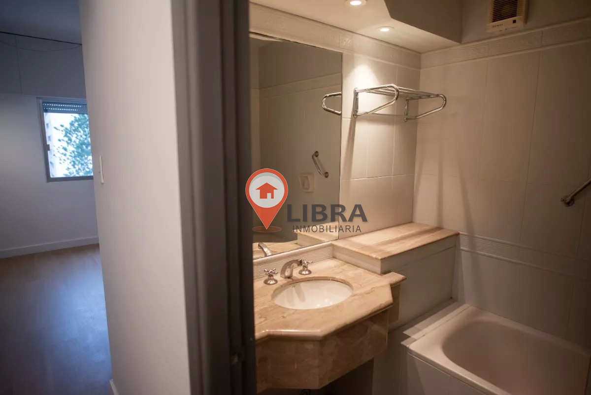 Oficina ID.5776 - Venta De Oficina Punta Carretas!!