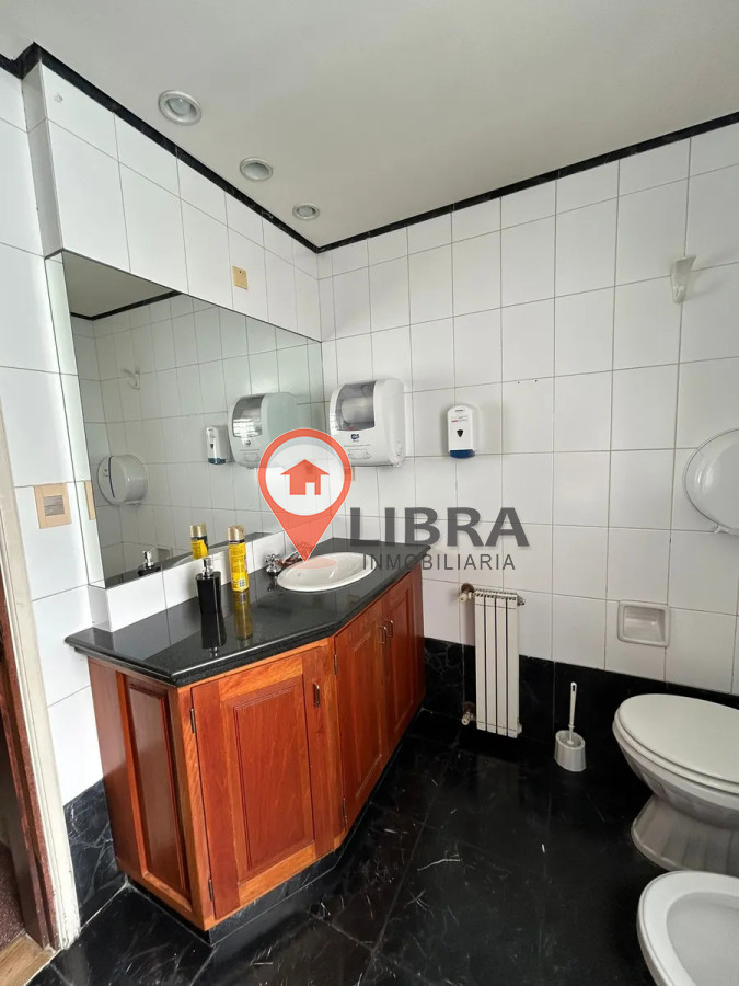 Oficina ID.10378 - Alquiler De Oficina En Casona Excelente Estado Zona Pocitos