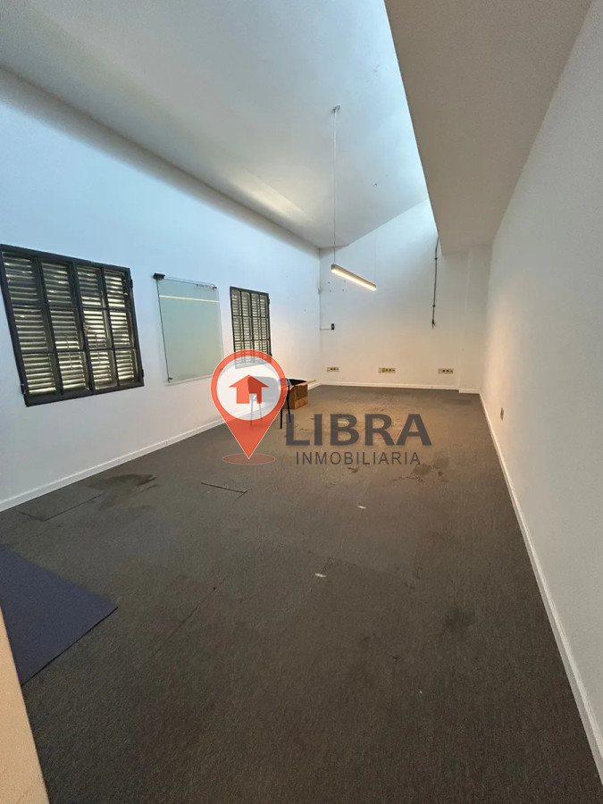 Oficina ID.10378 - Alquiler De Oficina En Casona Excelente Estado Zona Pocitos