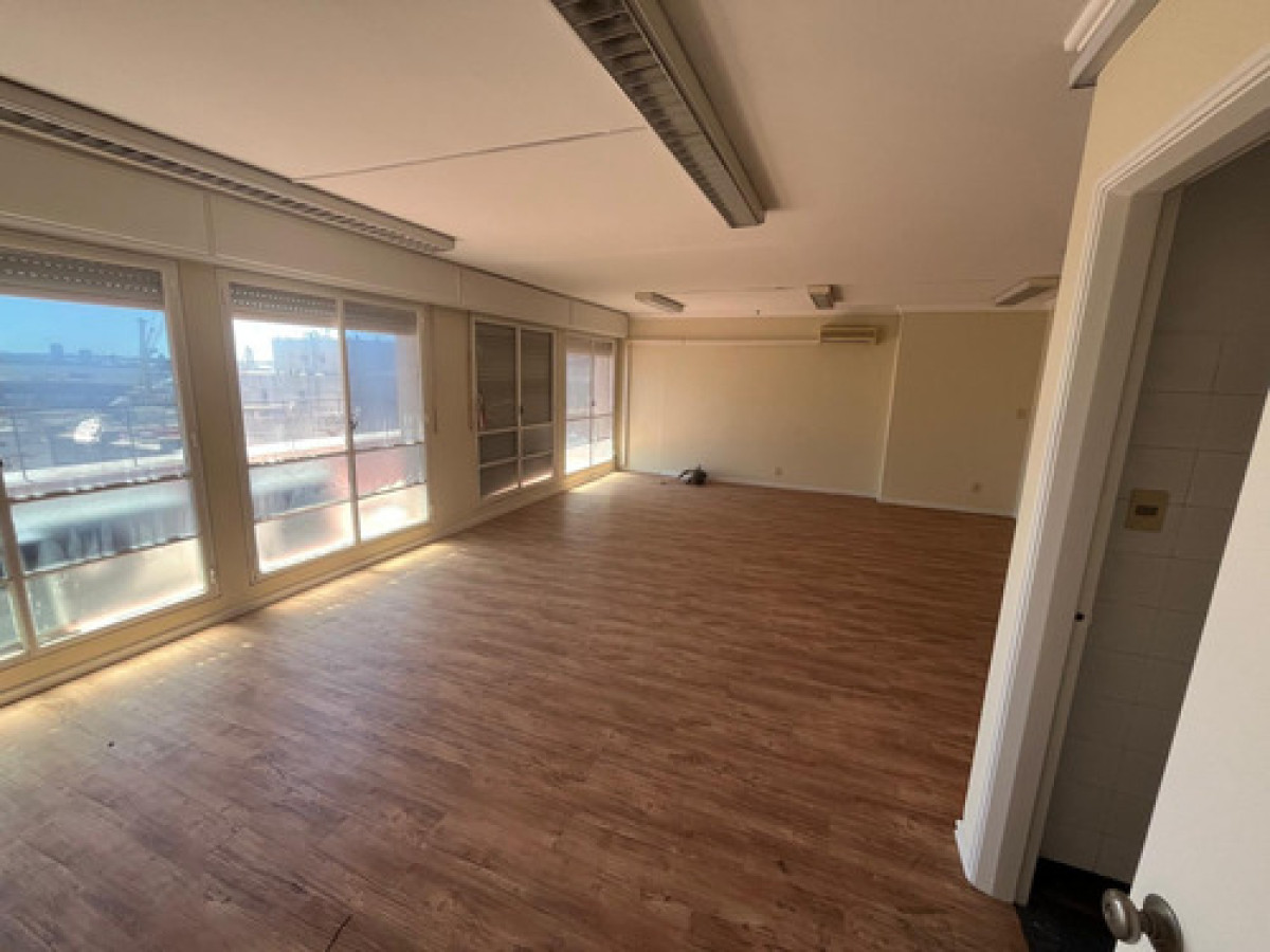 Oficina ID.11770 - Alquiler de local en Ciudad Vieja