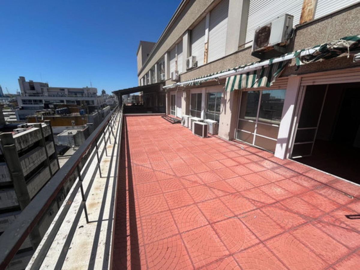 Oficina ID.11770 - Alquiler de local en Ciudad Vieja