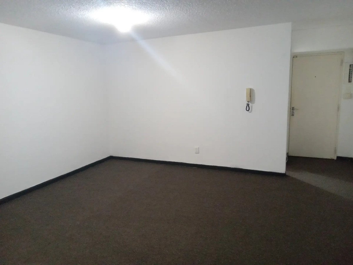 Oficina ID.12489 - Venta O Alquiler De Oficina 32m2 Impecable En Plaza Matriz Ciudad Vieja