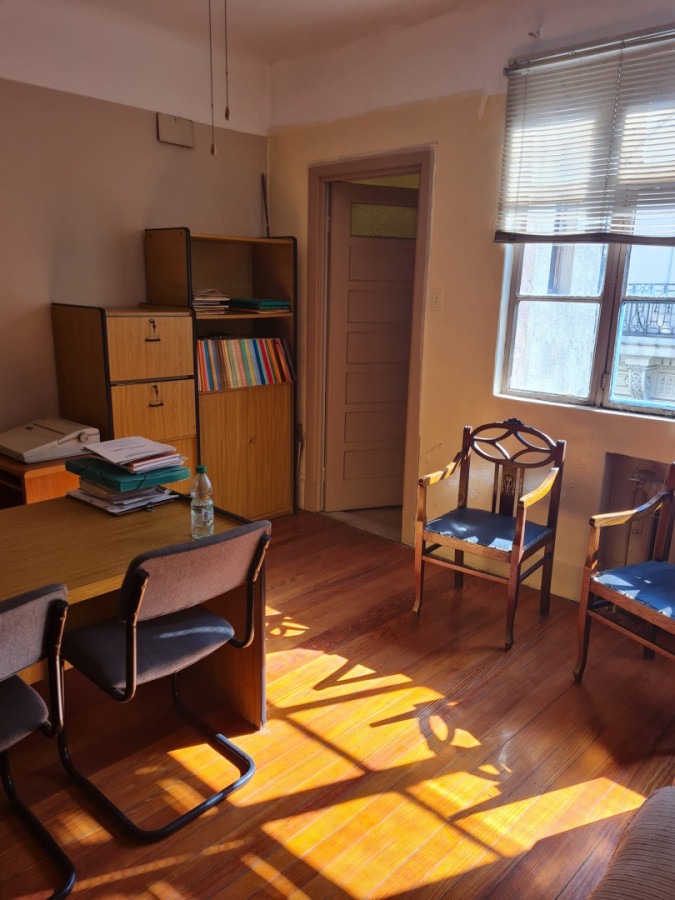 Oficina ID.13162 - Venta Oficina 25 De Mayo Y Ituzaingó En Ciudad Vieja